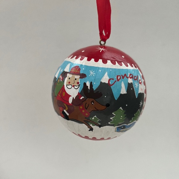 SET OF SIX SANTA AROUND THE WORLD CHRISTMAS ORNAMENTS - Picture 3 of 7